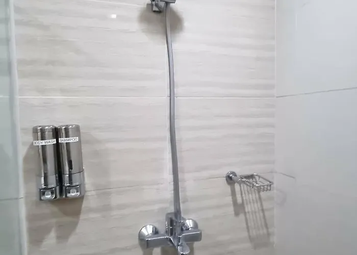 Apartment 1br Uptown Bgc 50 Smart Tv Wifi 300 Mbps Manila