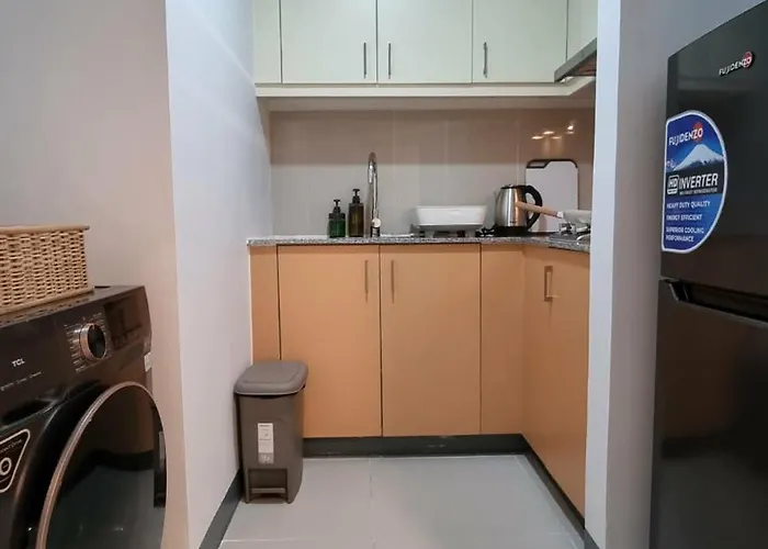 1br Uptown Bgc 50 Smart Tv Wifi 300 Mbps Apartment