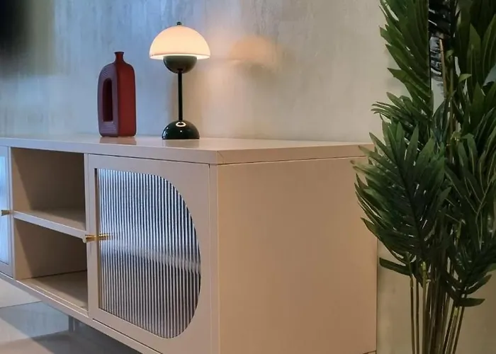 1br Uptown Bgc 50 Smart Tv Wifi 300 Mbps *