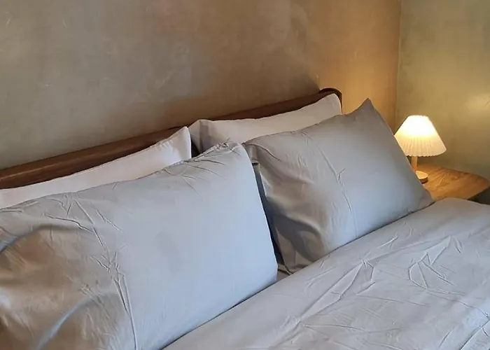 1br Uptown Bgc 50 Smart Tv Wifi 300 Mbps Apartment Manila